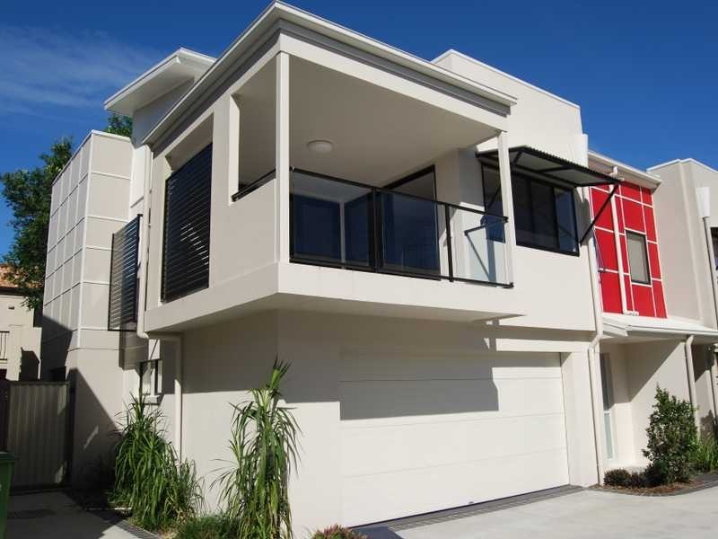 4 / 35 Harley Street, Labrador QLD 4215