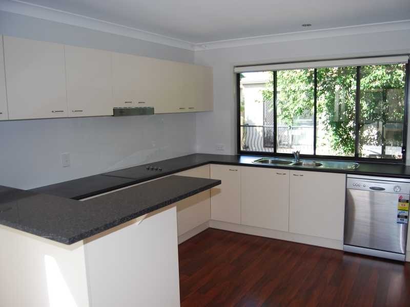 4 / 35 Harley Street, Labrador QLD 4215