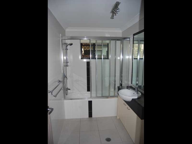 4 / 35 Harley Street, Labrador QLD 4215