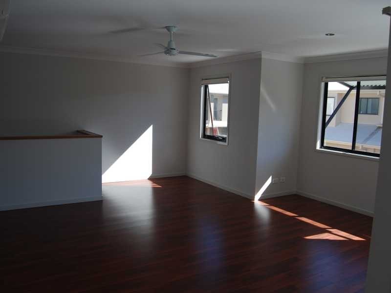 4 / 35 Harley Street, Labrador QLD 4215