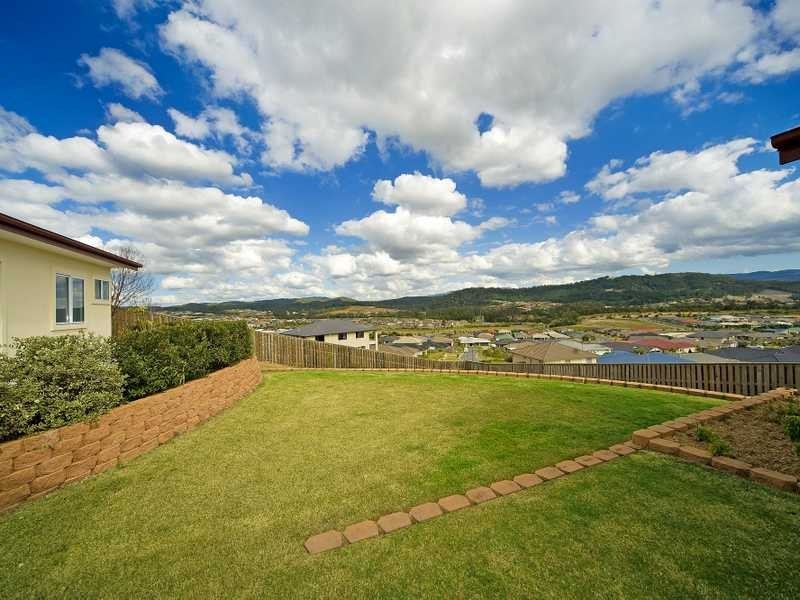 86 Salvado Drive, Pacific Pines QLD 4211