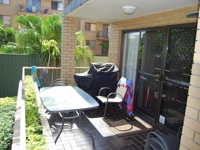 1 / 25 Armrick, Broadbeach QLD 4218