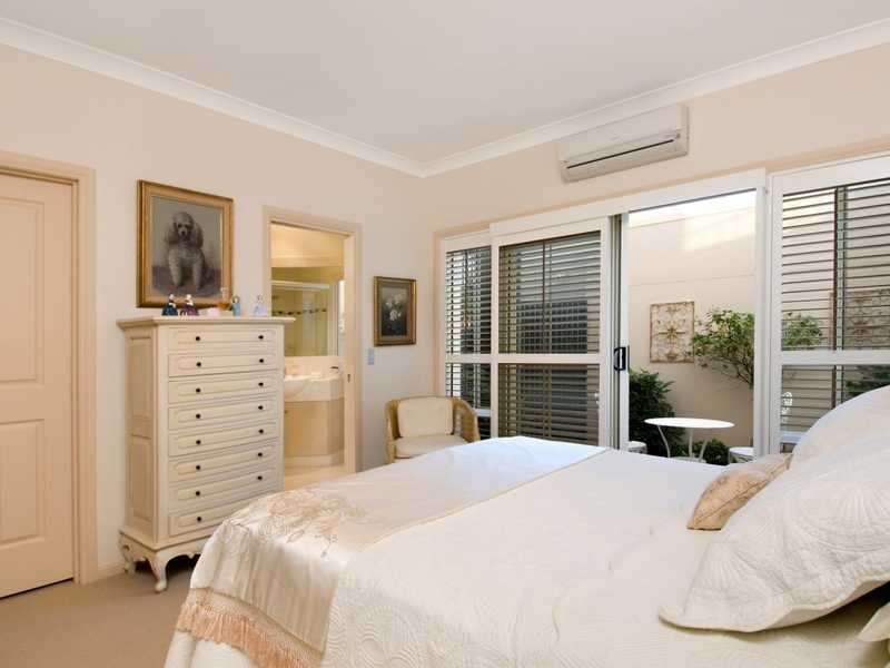 2 / 31 Runaway Bay Avenue, Runaway Bay QLD 4216