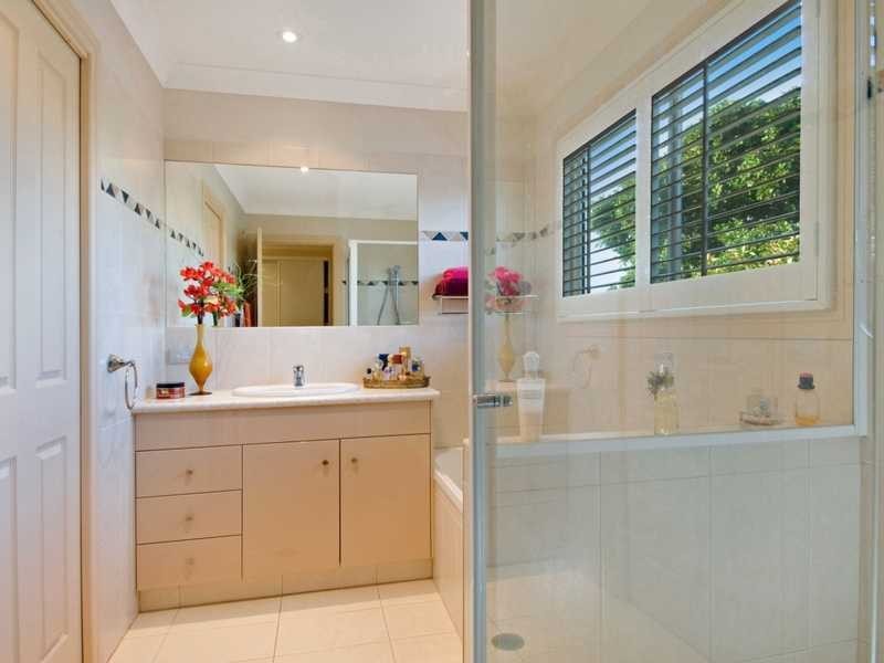 2 / 31 Runaway Bay Avenue, Runaway Bay QLD 4216