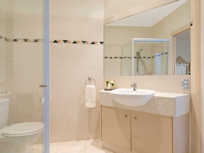 2 / 31 Runaway Bay Avenue, Runaway Bay QLD 4216