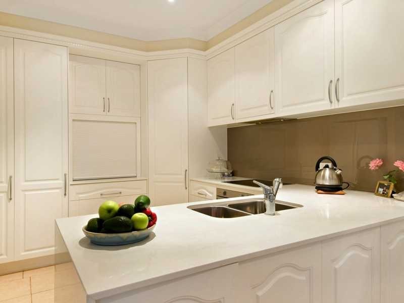2 / 31 Runaway Bay Avenue, Runaway Bay QLD 4216