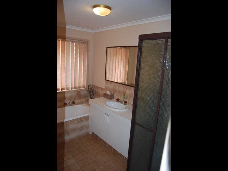 2 / 97 Corunna Cres, Ashmore QLD 4214