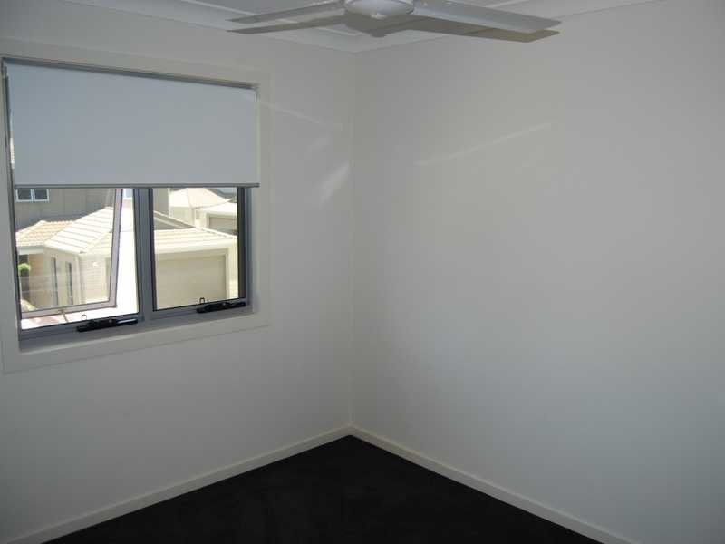 7 / 16 – 18 Geoff Wolter Drive West, Molendinar QLD 4214