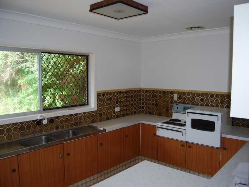 10 Wildash Street, Southport QLD 4215