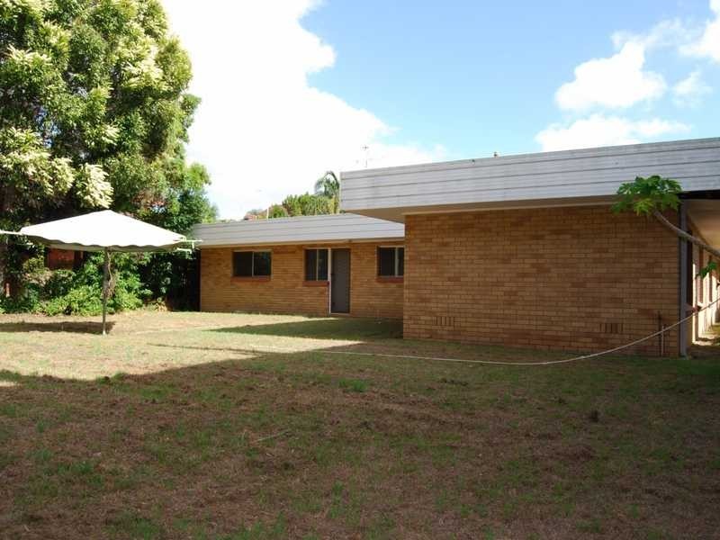10 Wildash Street, Southport QLD 4215