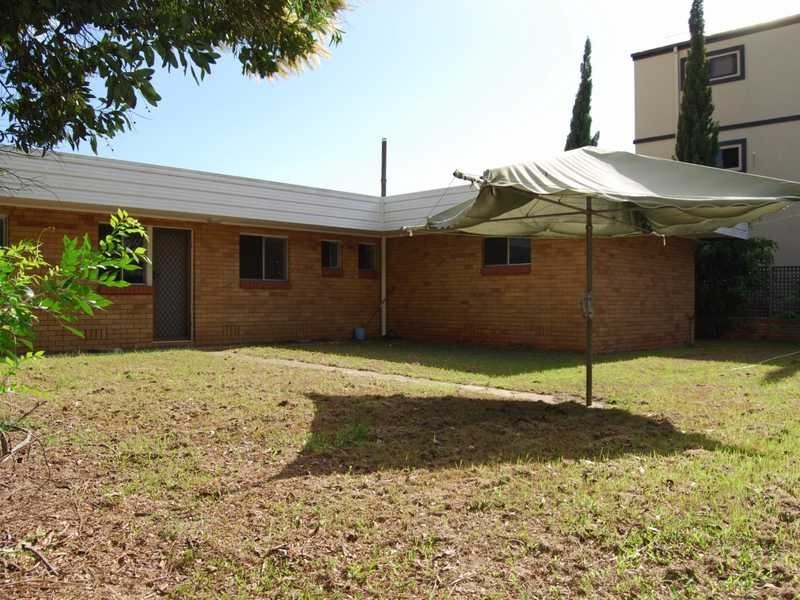 10 Wildash Street, Southport QLD 4215