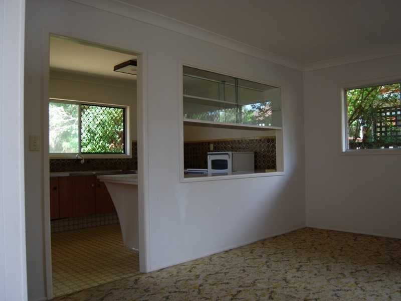 10 Wildash Street, Southport QLD 4215