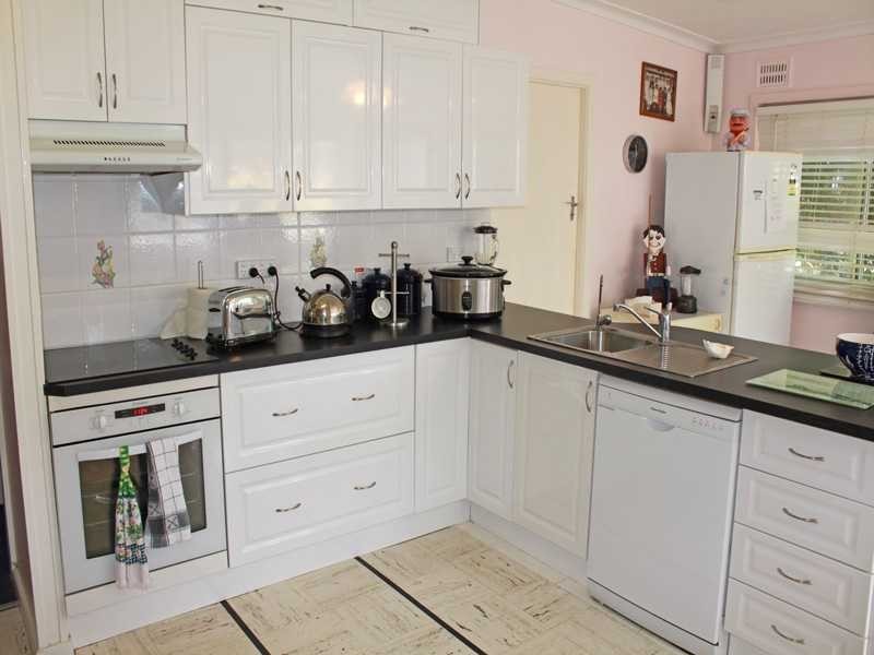 19 Greenfields Avenue, West Kempsey NSW 2440