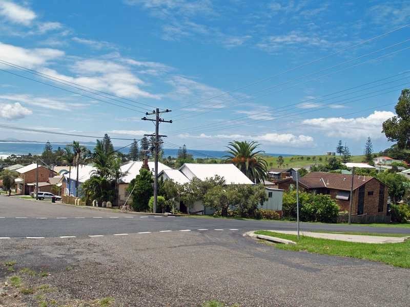 18 East Street, Crescent Head NSW 2440