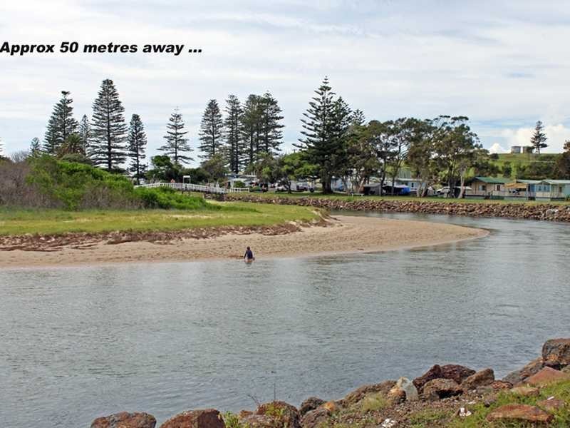 11 Willow Street, Crescent Head NSW 2440