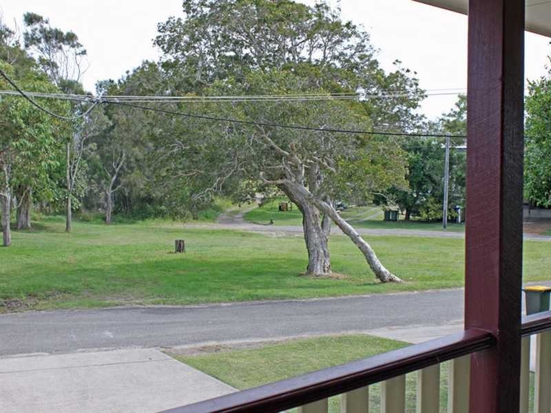 11 Willow Street, Crescent Head NSW 2440
