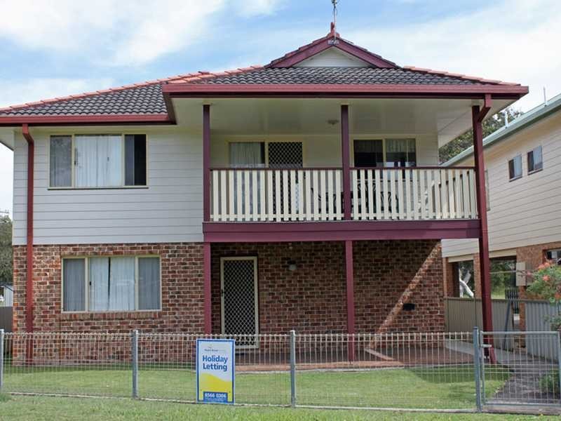 11 Willow Street, Crescent Head NSW 2440