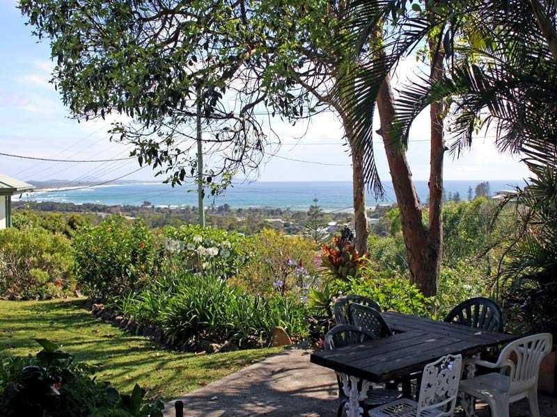 17 Skyline Crescent, Crescent Head NSW 2440