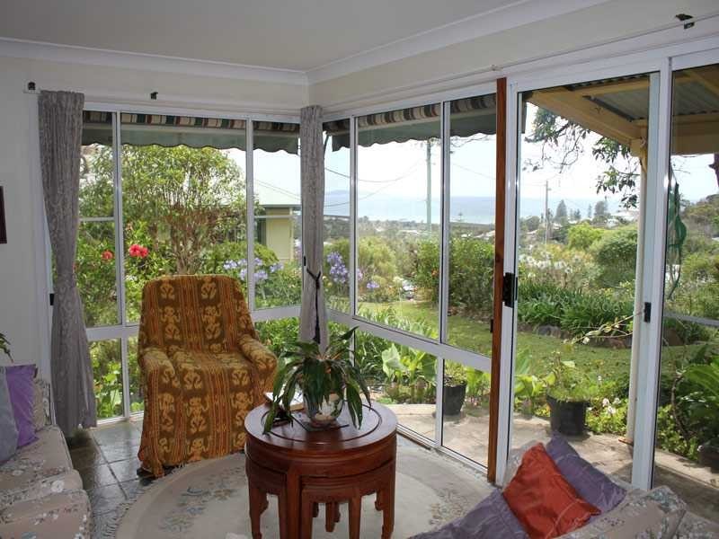 17 Skyline Crescent, Crescent Head NSW 2440