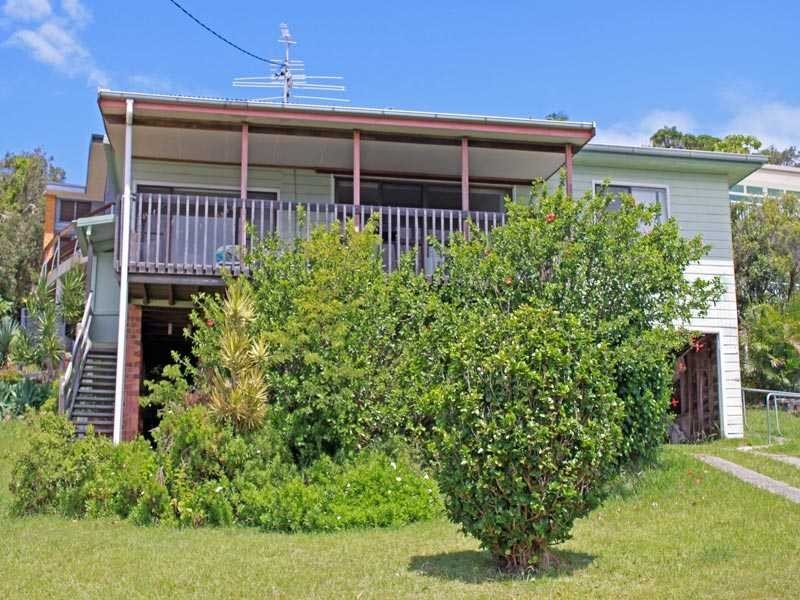 4 View Street, Crescent Head NSW 2440