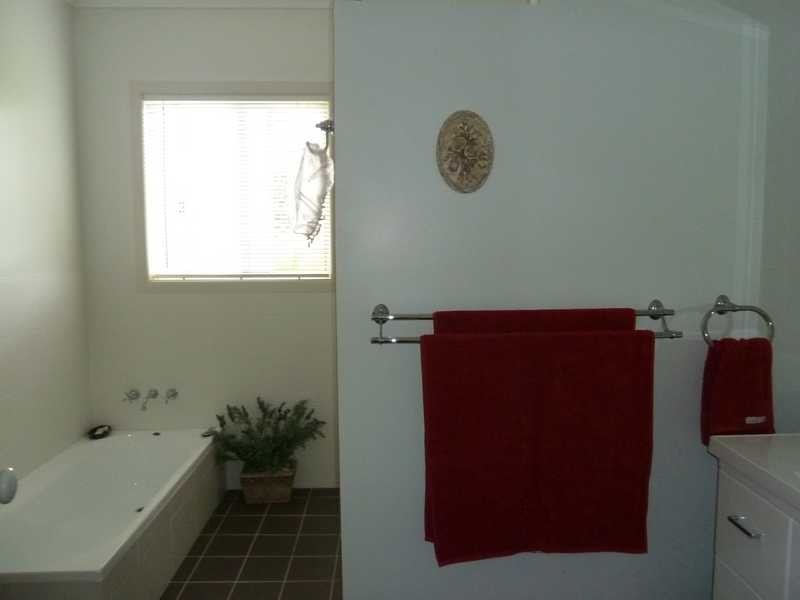 6 Benjamin Street, Geneva NSW 2474