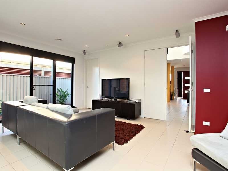 7 Morea Place, Caroline Springs VIC 3023