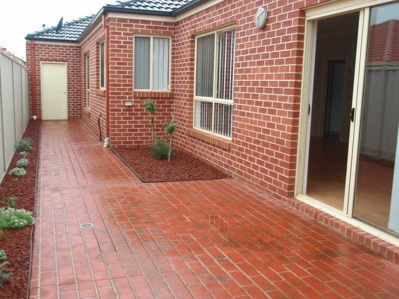 13 Bethworth Place, Caroline Springs VIC 3023