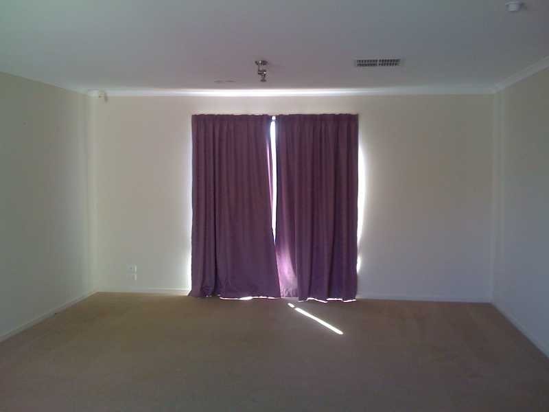 40 Heysen Parkway, Caroline Springs VIC 3023