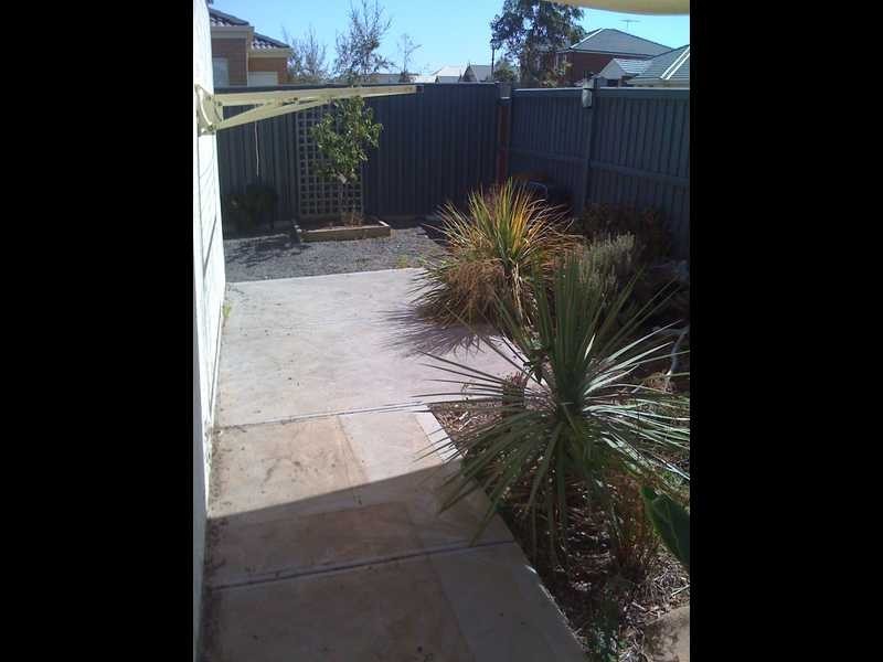 40 Heysen Parkway, Caroline Springs VIC 3023
