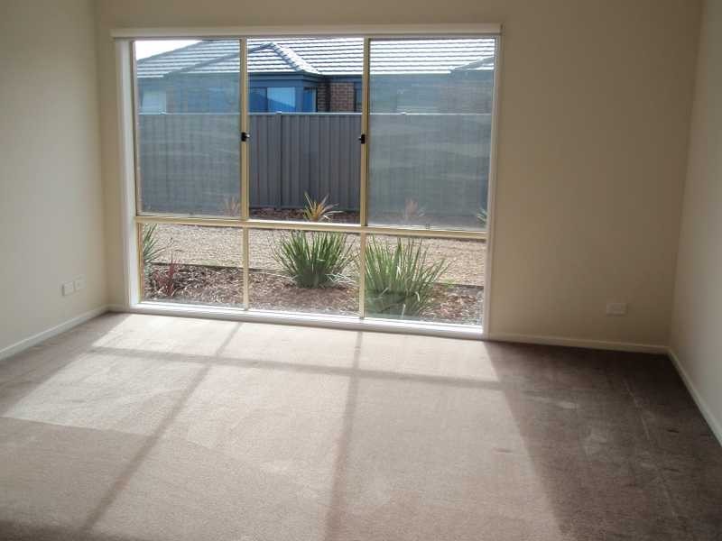 44 Speargrass Drive, Hillside VIC 3037