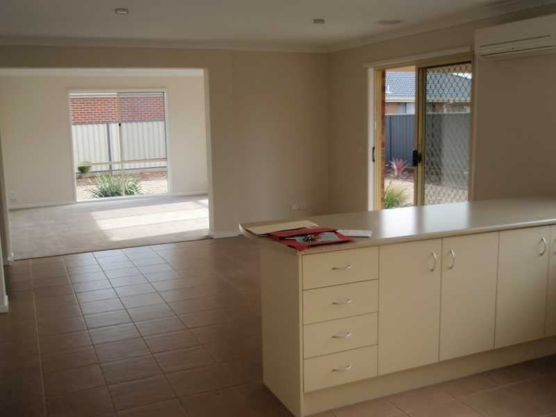 44 Speargrass Drive, Hillside VIC 3037