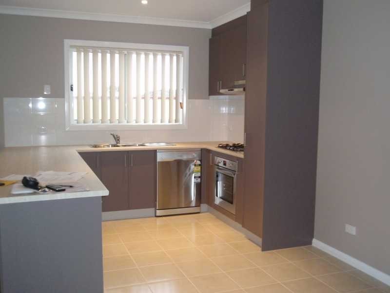 16 Pangbourne Avenue, Melton VIC 3337