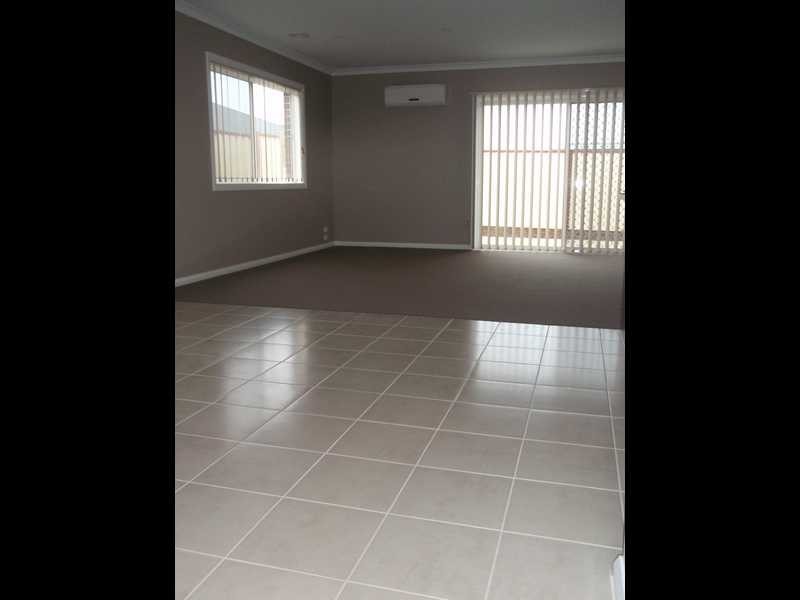 16 Pangbourne Avenue, Melton VIC 3337