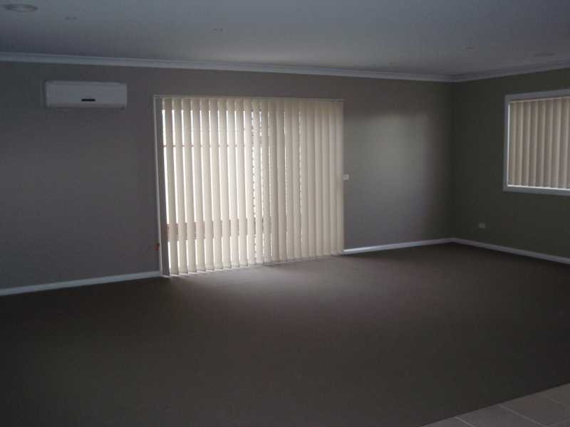 16 Pangbourne Avenue, Melton VIC 3337