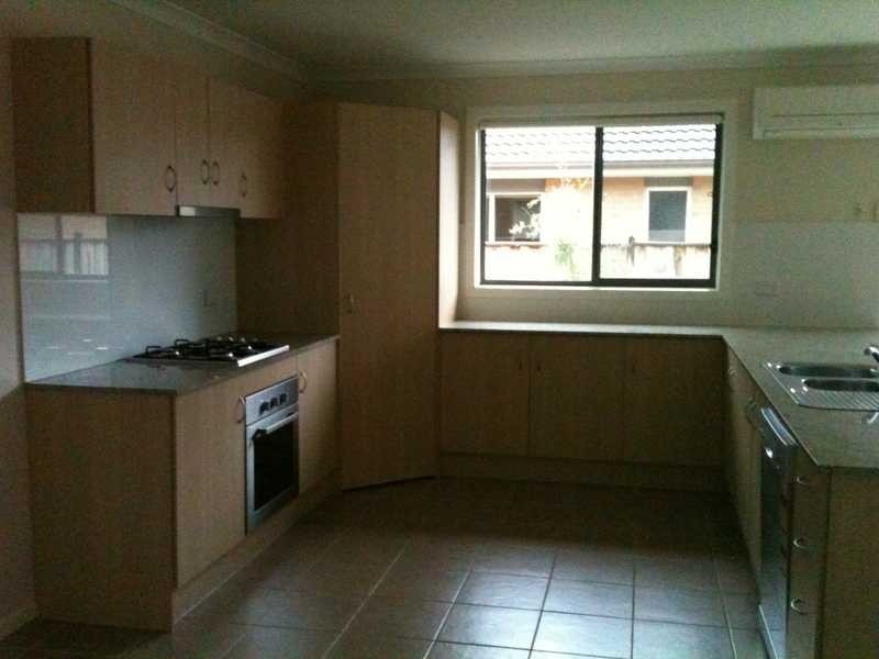 40 Monterey Bay Drive, Sanctuary Lakes VIC 3030