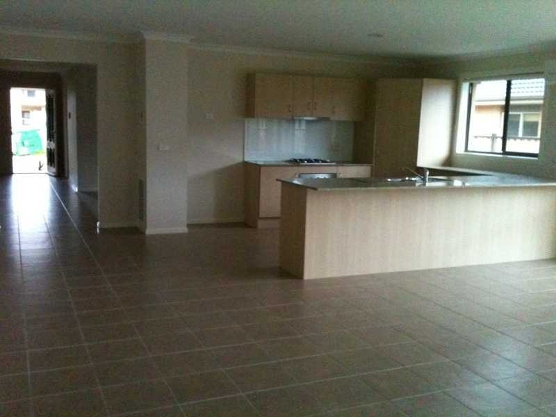 40 Monterey Bay Drive, Sanctuary Lakes VIC 3030