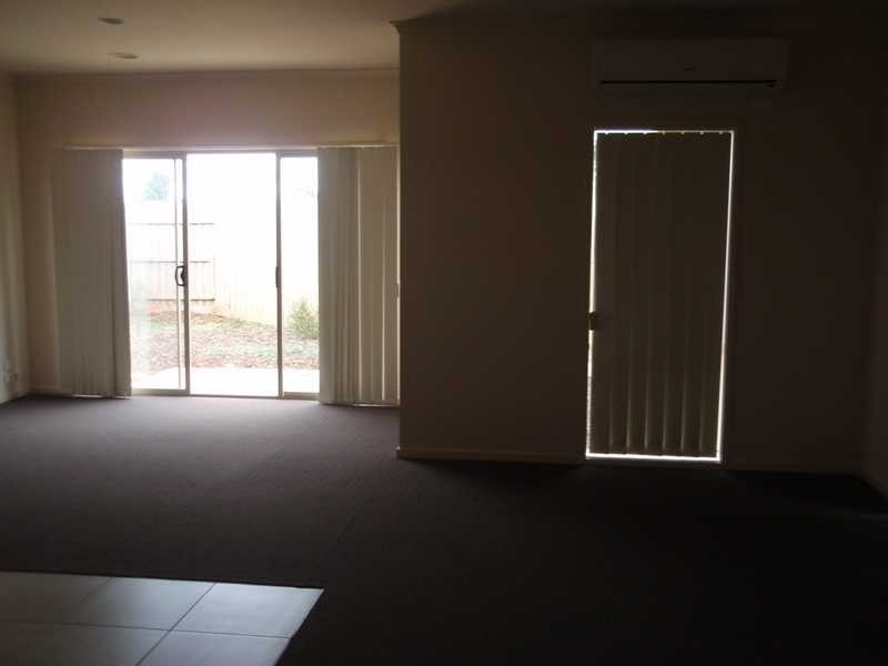 Unit 49/17 Crestmont Drive, Melton VIC 3337