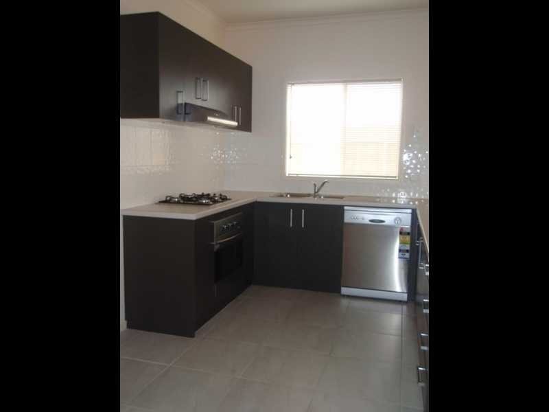 Unit 49/17 Crestmont Drive, Melton VIC 3337