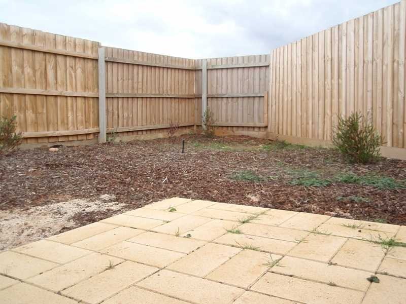 Unit 49/17 Crestmont Drive, Melton VIC 3337