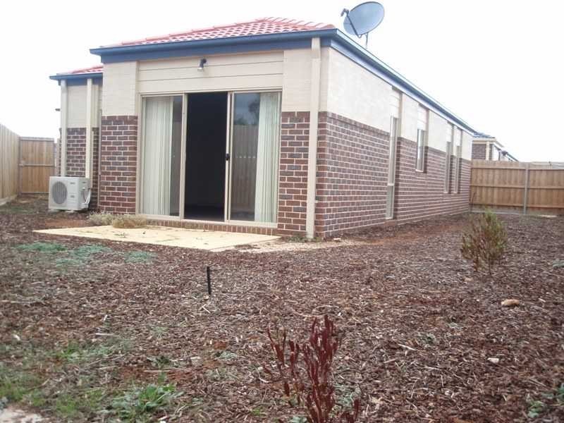 Unit 49/17 Crestmont Drive, Melton VIC 3337