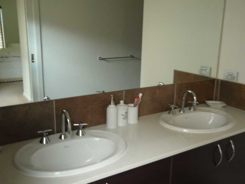 42 Prymont Terrace, Taylors Hill VIC 3037