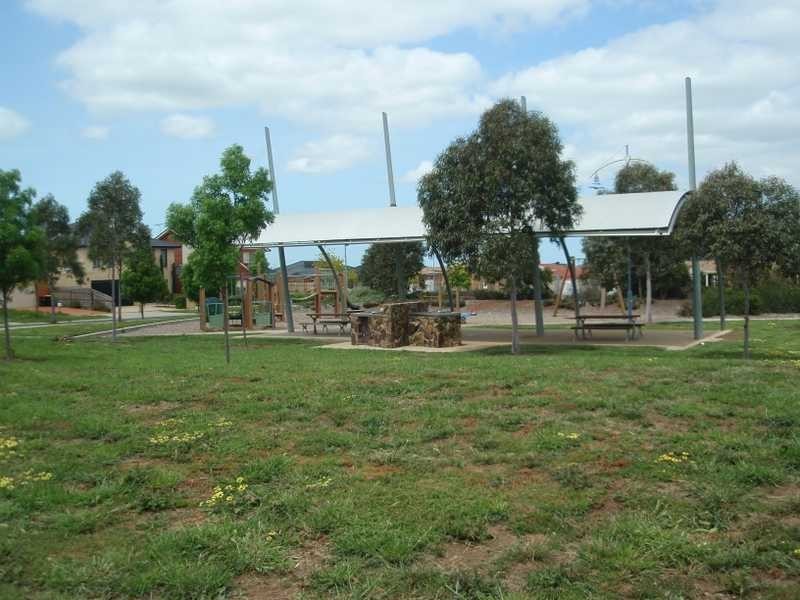 42 Prymont Terrace, Taylors Hill VIC 3037