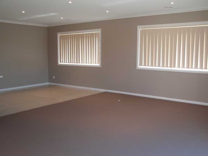 16 Pangbourne Avenue, Melton VIC 3337