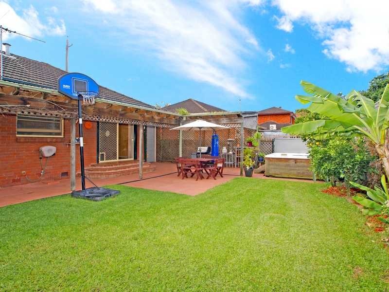 2E Chuter Avenue, Monterey NSW 2217