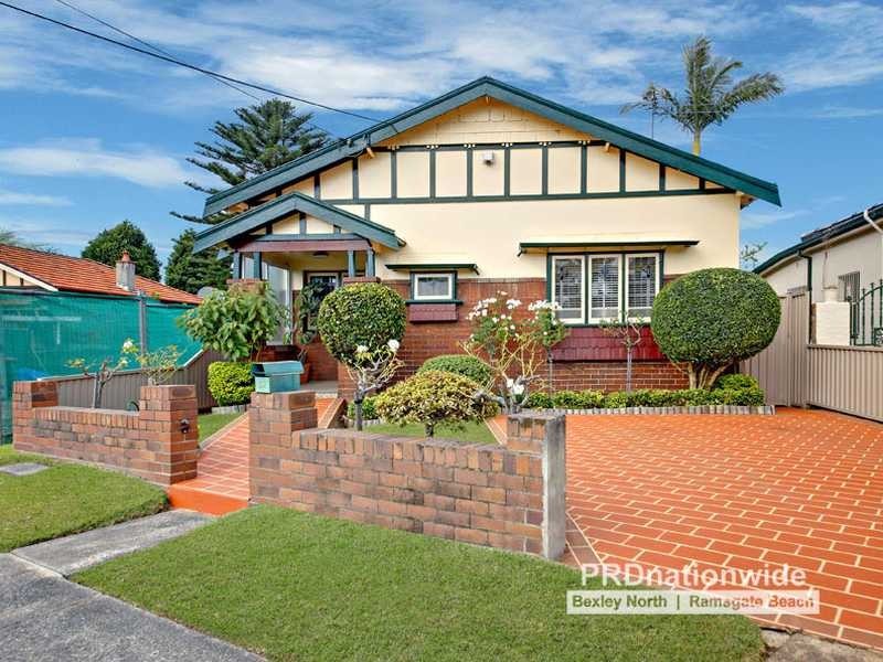 82 Minnamorra Avenue, Earlwood NSW 2206