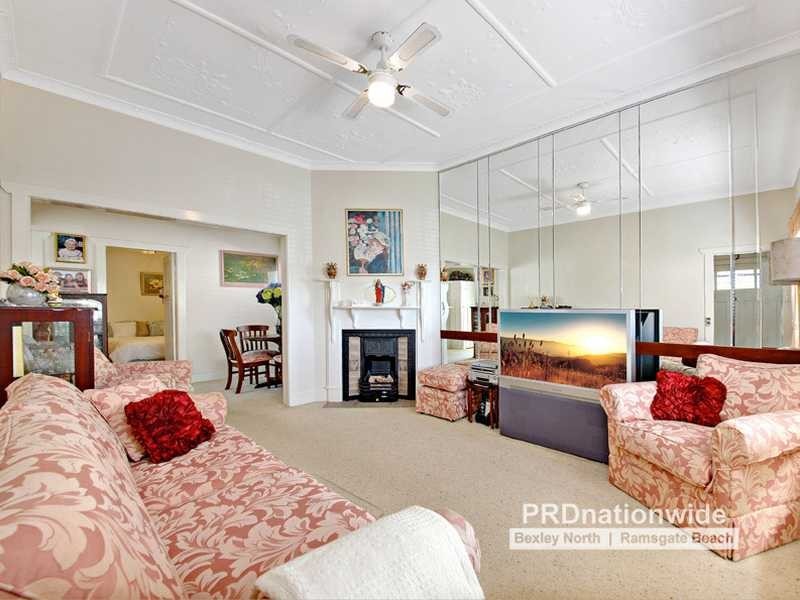 82 Minnamorra Avenue, Earlwood NSW 2206