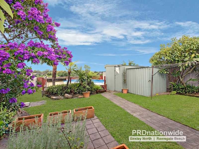 82 Minnamorra Avenue, Earlwood NSW 2206