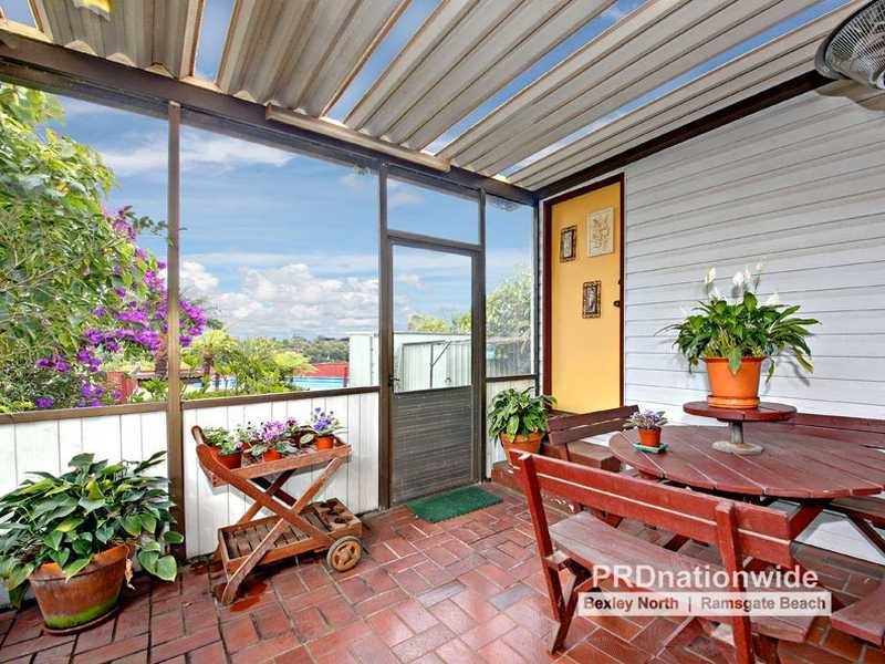 82 Minnamorra Avenue, Earlwood NSW 2206