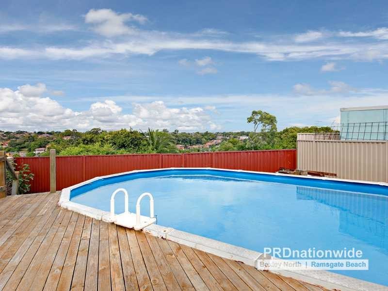 82 Minnamorra Avenue, Earlwood NSW 2206
