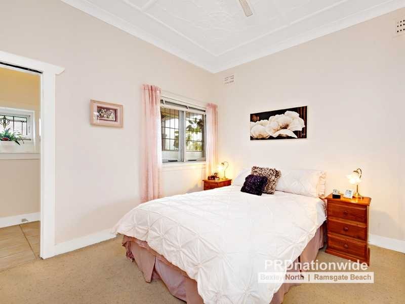 82 Minnamorra Avenue, Earlwood NSW 2206